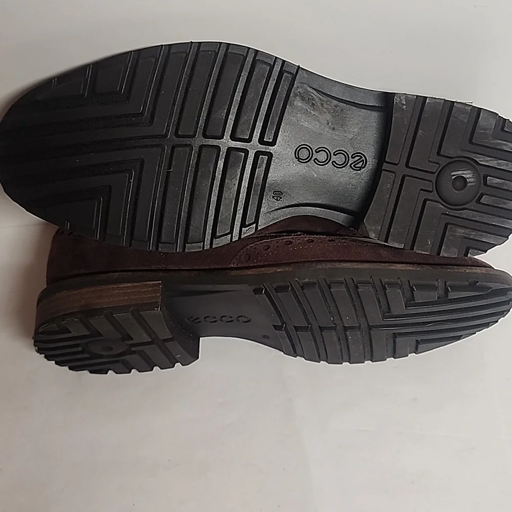 Ecco elegant brown